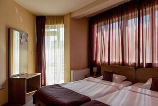 Отель Family Hotel Gerdjika Пловдив Двухместный номер с 2 отдельными кроватями и балконом-4