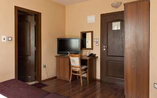 Отель Family Hotel Gerdjika Пловдив Двухместный номер с 2 отдельными кроватями и балконом-5
